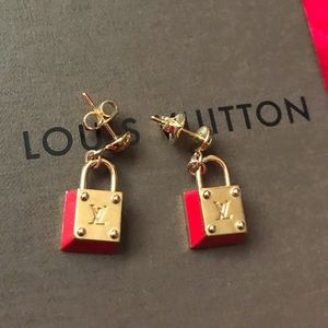 🙏🏾🌹NWOT authenticLouis Vuitton earrings 💕🙏🏾